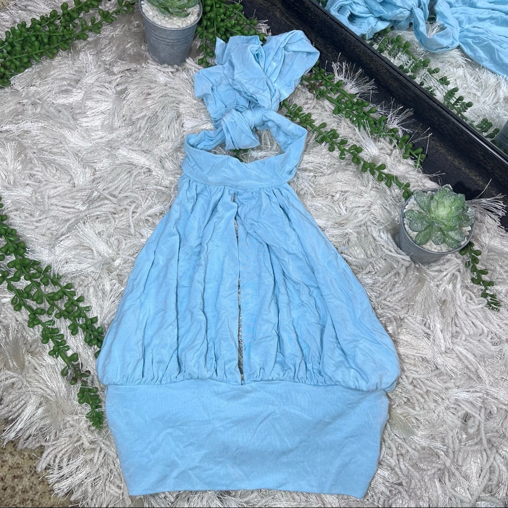,🌸5/$25🌸Diosa Cropped Baby Blue Halter Top Size Small